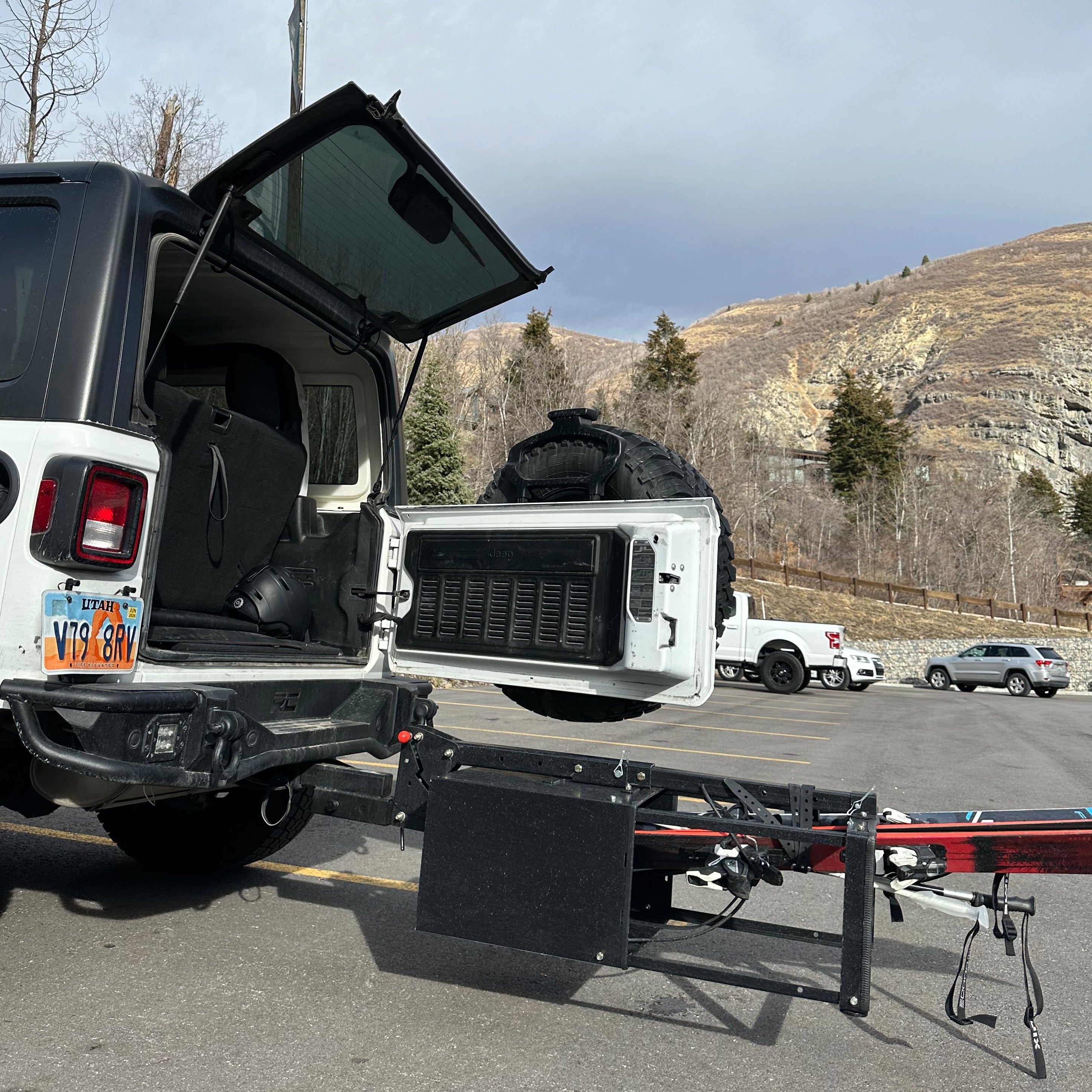 Chuck Bucket Hitch-Mounted Ski & Snowboard Carrier