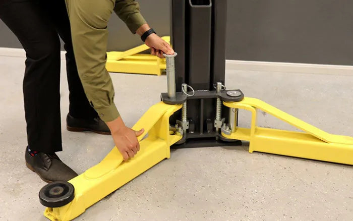 MaxJax M7K Portable Two Post Lift Standard Package